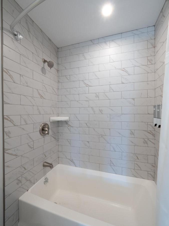 Long Beach Suites Gloucester Exteriör bild