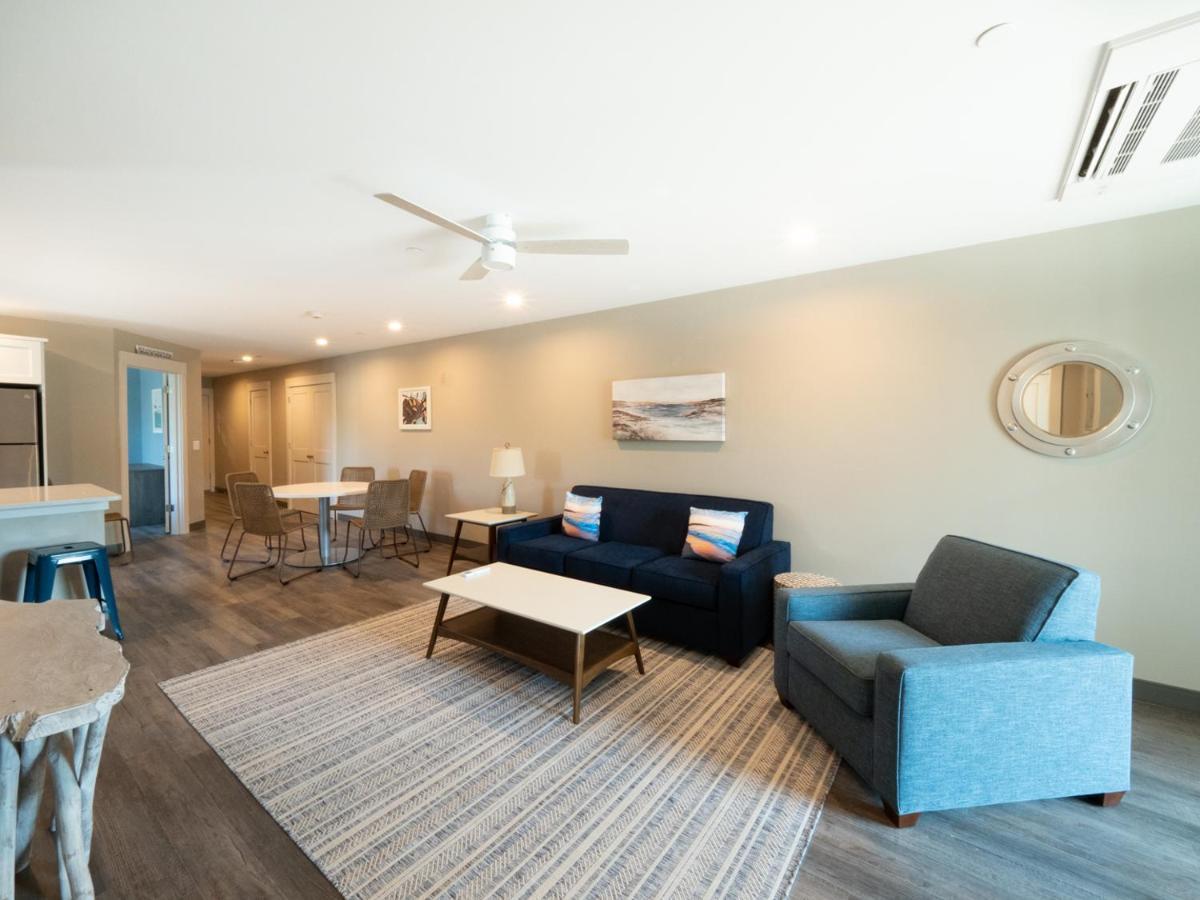Long Beach Suites Gloucester Exteriör bild